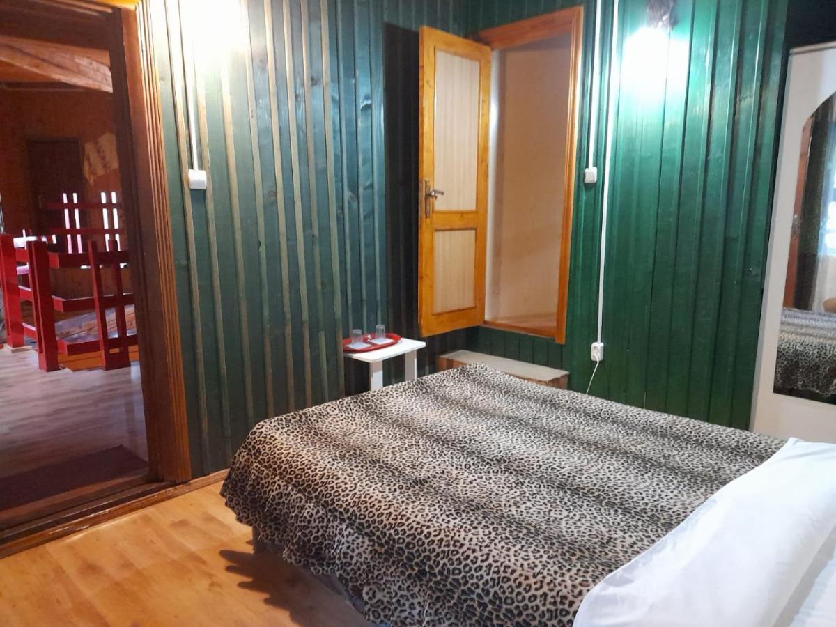 Barlogul Ursilor Lepsa Hotel Eksteriør billede